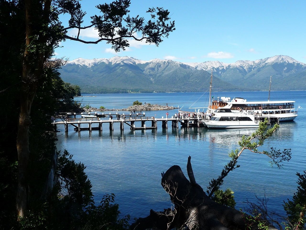 Embarcações para realizar passeios em Bariloche em seu Lago | ILoveTrip