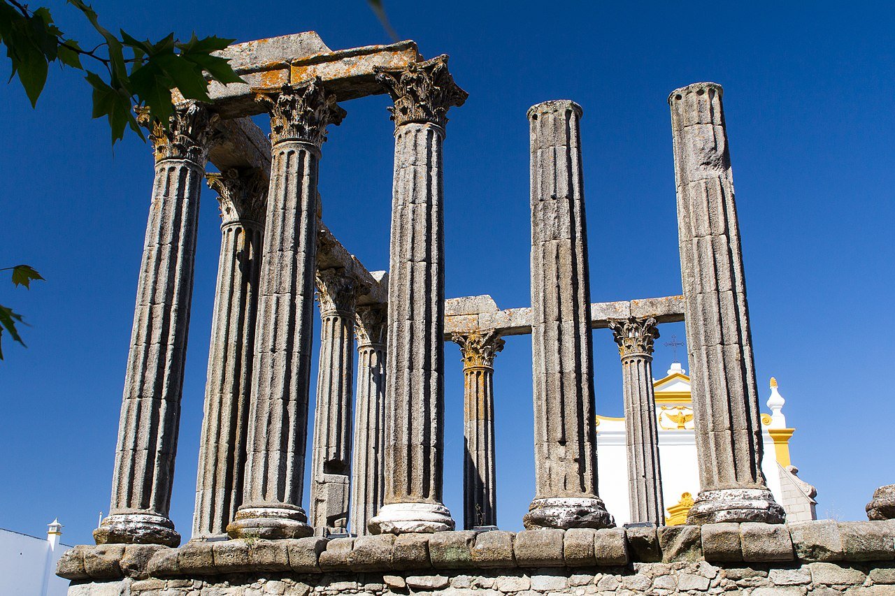 Uma das ruinas Romana em Évora | Roteiro em Portugal | ILoveTrip