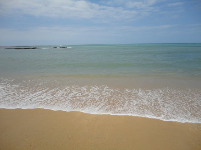 Agua limpa e transparente da praia do espelho em Porto Seguro