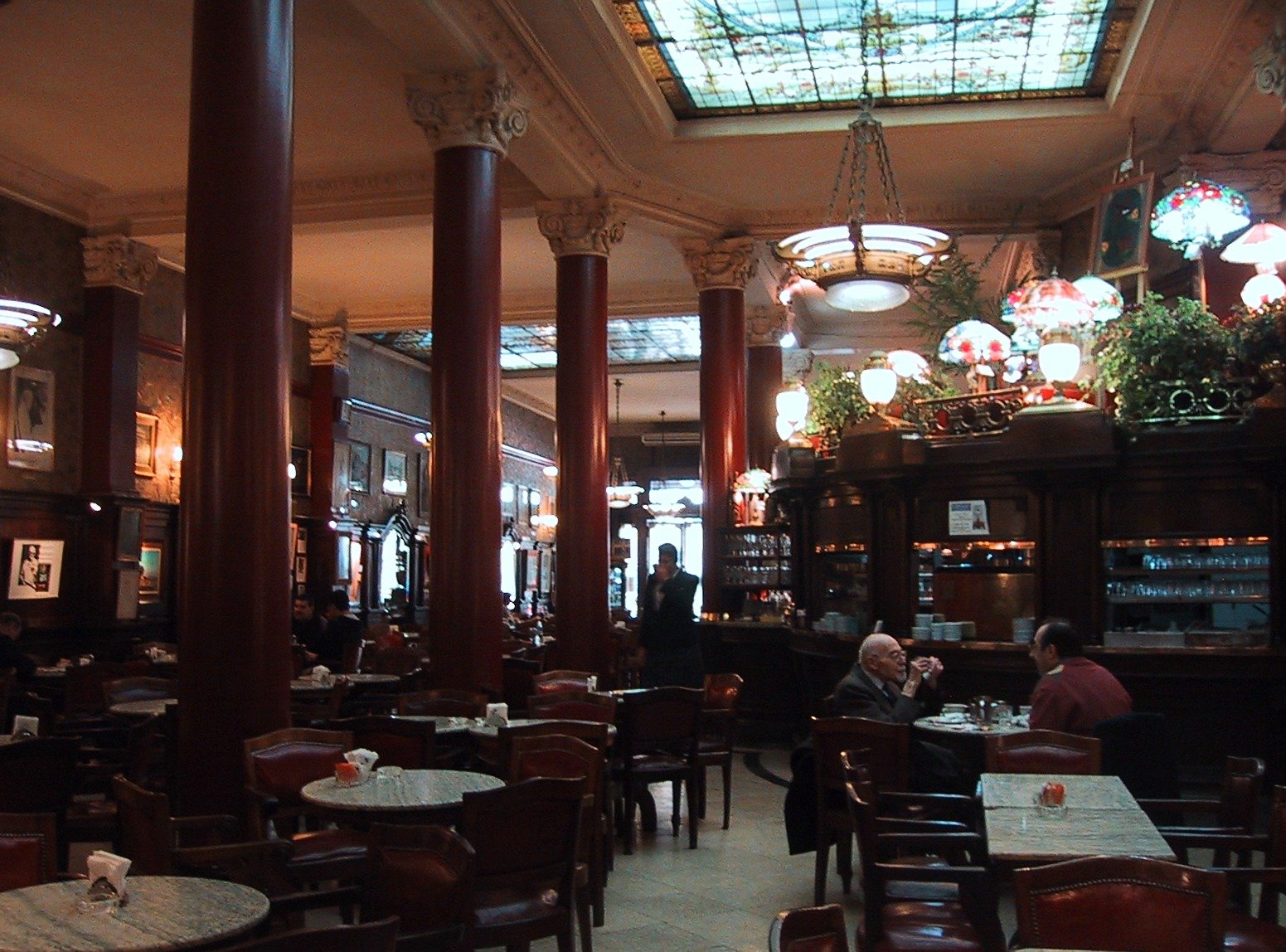 Interior do Café Tortoni em Buenos Aires | ILoveTrip