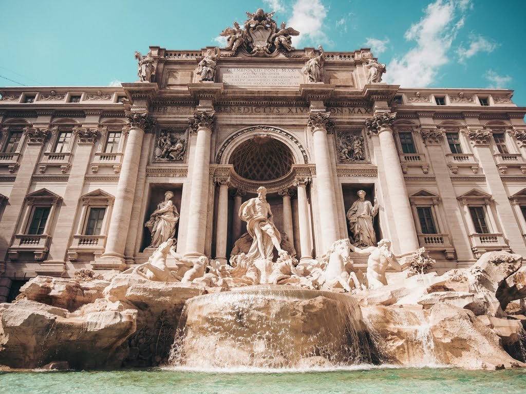 O que fazer em Roma? Pedir desejos na Fontana di Trevi