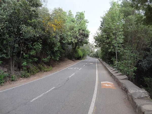 Rua dentro do Parque - subida ao Cerro San Cristóbal