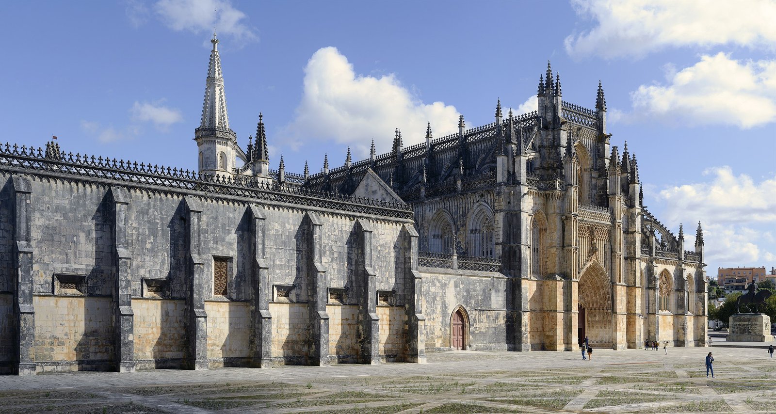 Passeio no Mosteiro da Batalha em Portugal, dentro do roteiro em portugal para 7,10 e 15 monte conosco | ILoveTrip