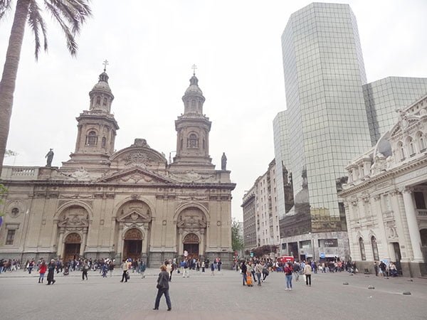 Plaza de Las Armas com a Igreja Matriz
