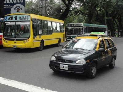 Táxi e colectivos em Buenos Aires