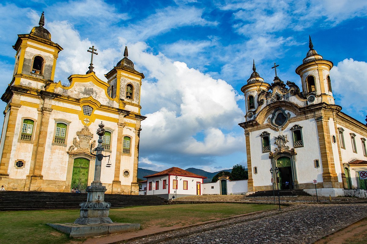 vista das igrejas de TOP 8 Passeios em Minas Gerais com muita história e natureza
